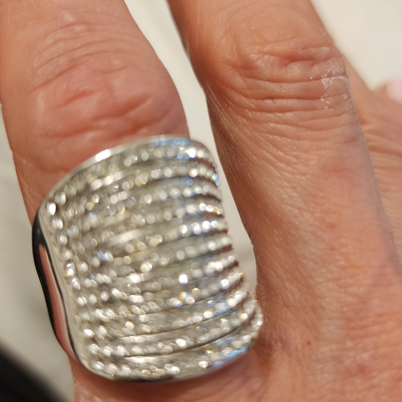 Elegant Silver Crystal Ring - Picture 2 of 4